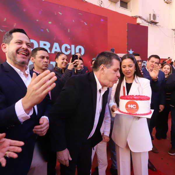 Horacio Cartes celebra su cumpleaños en la Junta de Gobierno